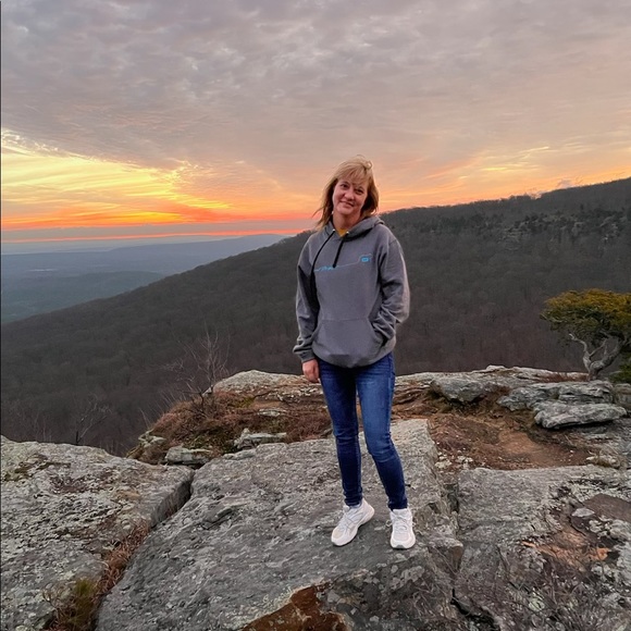 🙋‍♀️ WELCOME! 🛍️ Please save my closet. - Picture 2 of 6